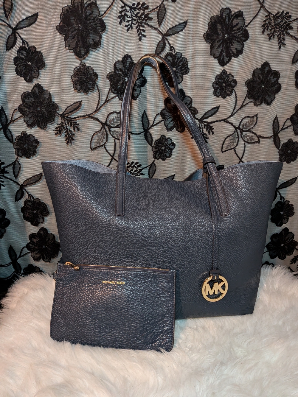 Michael Kors Large Tote + Attachable Pouch – Pebbled Leather Navy Blue